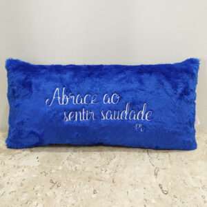 Almofada Pelúcia – Retangular Frase Bordado 50x25cm