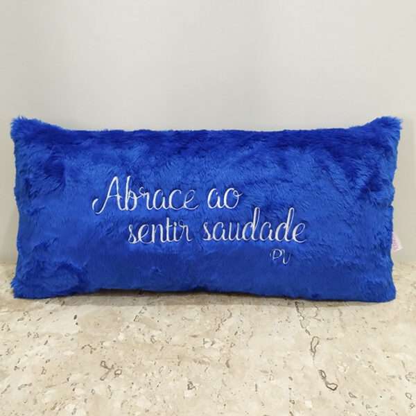 almofada-azul-pelúcia-nome-personalizada