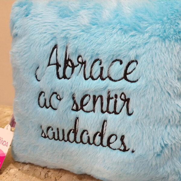 abraçe-almofada-frase-romantica-azul